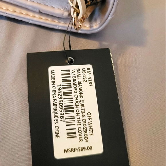 Small Diamond Quilted Badgley Mischka Purse. - Picture 7 of 8